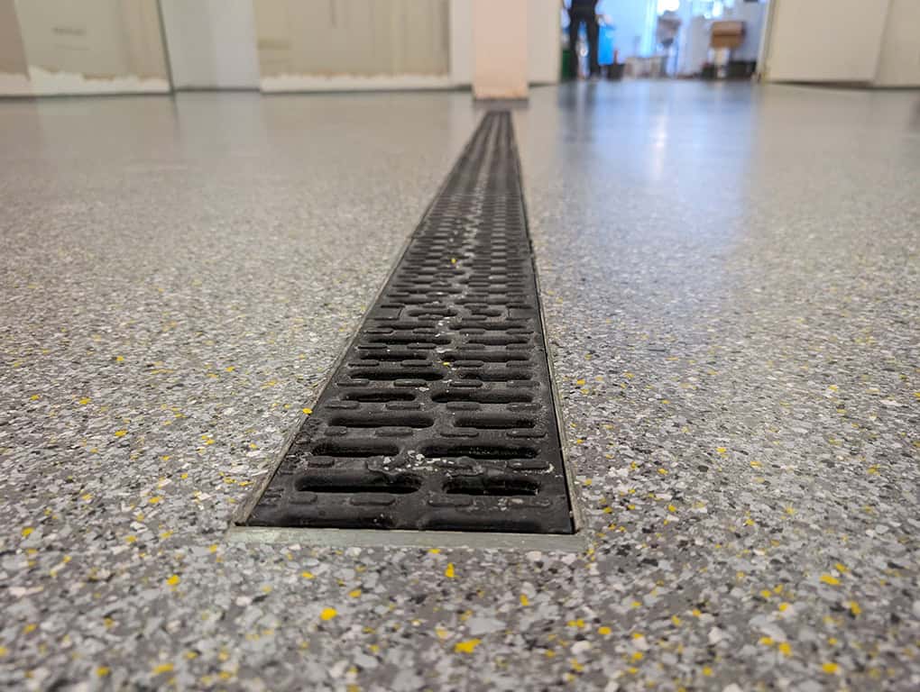 Detailaufnahme Flake System mit Entwässerungsrinne