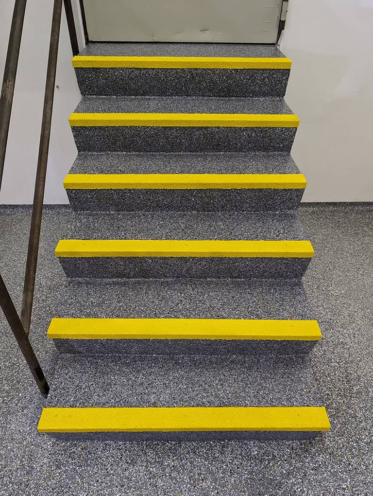 Treppenbereich mit AcryliCon Flake System
