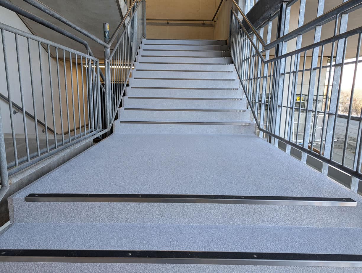 Treppenbereich mit AcryliCon Multi-Grip System